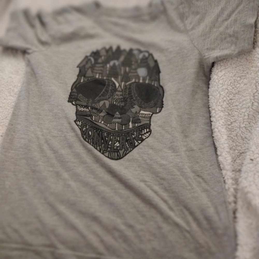 Converse kids top size 8-10 with skull design in front